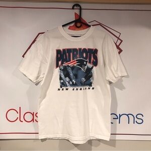 Vintage Adult Gildan Brand New England Patriots Graphic T-shirt Size L